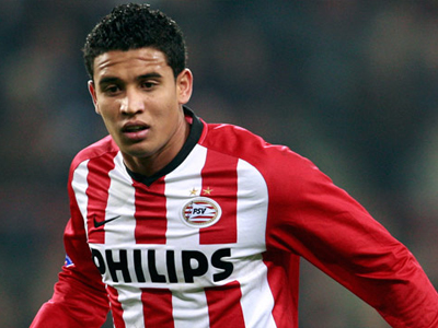 Τρία γκολ και πρώτη η Αϊντχόφεν