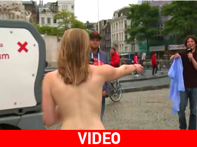 Φοιτήτρια έτρεξε γυμνή σε πλατεία για να κερδίσει… δωρεάν δίδακτρα!