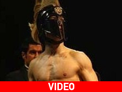 Πάει για παγκόσμιο τίτλο με σπαρτιατική περικεφαλαία