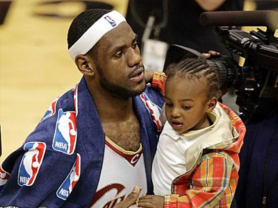 ΛεΜπρον και Ουέστμπροκ οι MVPs