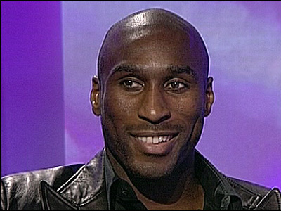 Μένει… κανονιέρης