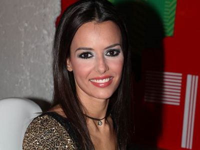 Ετοιμάζει βαλίτσες