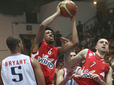 Πρώτη ήττα ο Ολυμπιακός, 96-94 ο Πανιώνιος στην παράταση