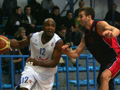 Προσωρινά πρώτος ο Πανελλήνιος, 77-63 τον Πανιώνιο