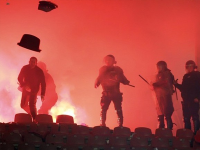 Γυαλιά – καρφιά τα έκαναν στην Πράγα