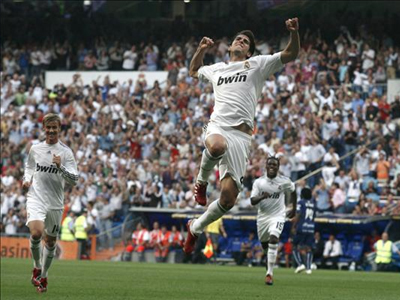 Άνετα η Ρεάλ, 3-0 τη Χερέθ