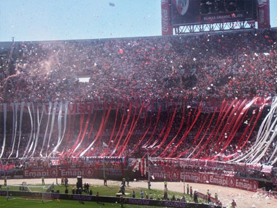 Οπαδοί απειλούν παίκτες της Ρίβερ Πλέιτ