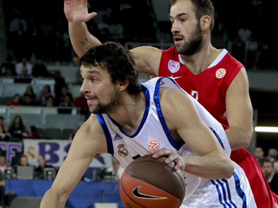 Έχασε, αλλά κράτησε τη διαφορά ο Ολυμπιακός