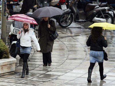 Καταιγίδες, ισχυροί άνεμοι και πτώση της θερμοκρασίας