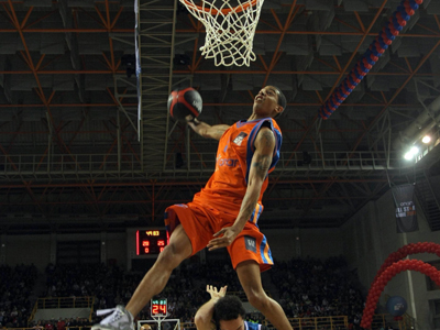 Ο Λανς Χάρις κέρδισε στα καρφώματα