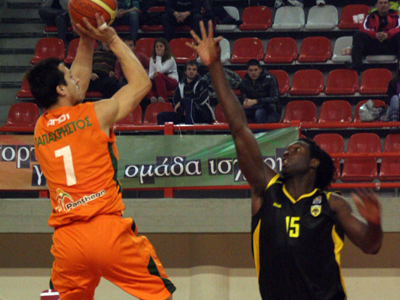 Στο τέλος η ΑΕΚ, 82-79 στη Λάρισα