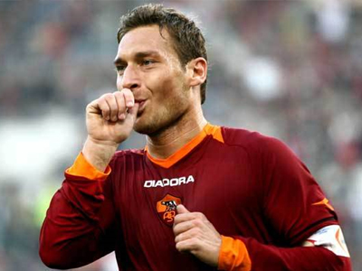 «Αιώνιος καπιτάνο» ο Τότι