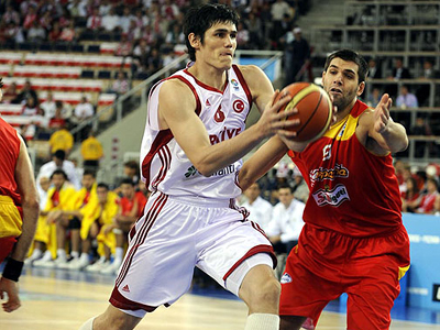 Συνεχίζει να εντυπωσιάζει η Τουρκία, 63-60 την Ισπανία