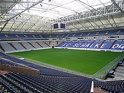 Ρωγμή δέκα μέτρων στο γήπεδο της Σάλκε