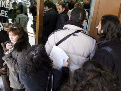 Αύξηση της ανεργίας κατά 49,8% σε 12 μήνες