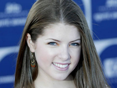 Εκθαμβωτική η Anna Kendrick στα βραβεία «Costume Guild»