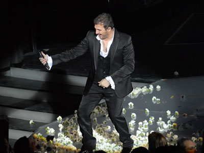 Πρεμιέρα με λουλουδοπόλεμο