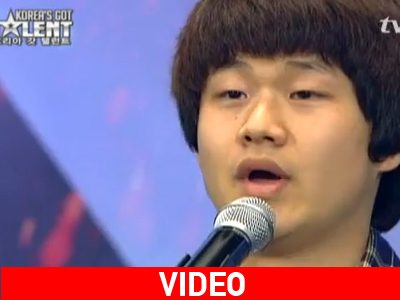 Ο oρφανός Κορεάτης που τραγουδά με την ψυχή του Ο oρφανός Κορεάτης που τραγουδά με την ψυχή του