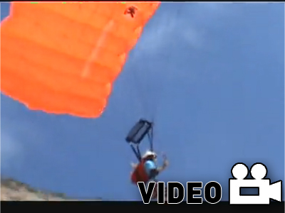 Επίδειξη από basejumpers στo Ναυάγιο Ζακύνθου