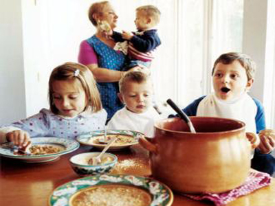 Προσκόμιση τροφίμων στους πολύτεκνους Αιγιαλείας