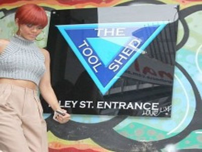 Σε sex-shop η Rihanna