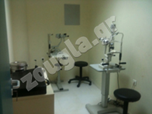 Το πλήρως εξοπλισμένο οφθαλμιατρείο παραμένει έρημο, αφού δεν υπάρχει οφθαλμίατρος. 