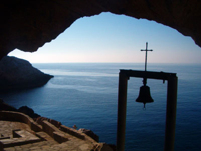 Ο γιος της βουλευτίνας δεν το έσκασε… παντρεύεται