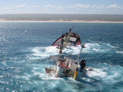 49 νεκροί σε ναυάγιο