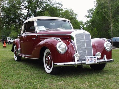 Εδώ παπάς, εκεί παπάς… με την αντίκα του θα πας