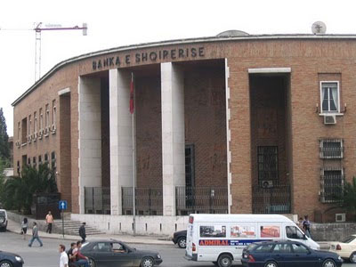 Παρότρυνση για μεταφορά καταθέσεων στην Αλβανία