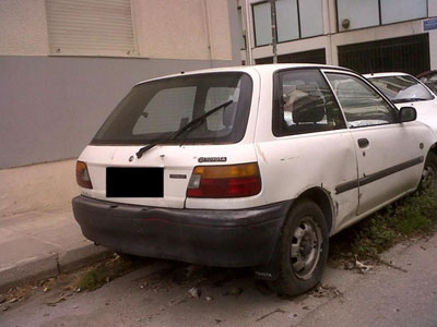 Απομακρύνονται εγκαταλελειμμένα οχήματα