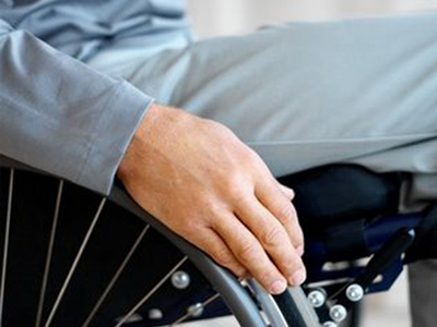 ΑΜΕΑ διαδηλώνουν στο Ευρωκοινοβούλιο