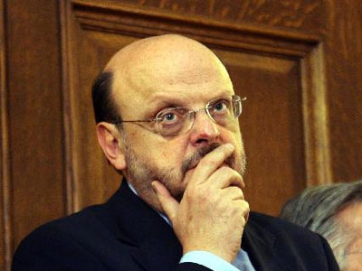 O αναρμόδιος υπουργός