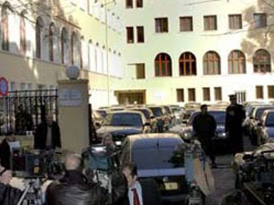 Πλαστογράφησε την υπογραφή του Αρχιεπισκόπου Ιερώνυμου