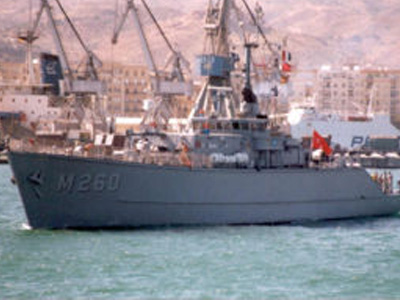 Τουρκικό ναρκοθηρευτικό στη διώρυγα της Κορίνθου