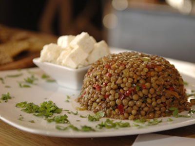 Έναντι πινακίου φακής