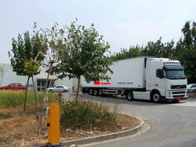 Λήστεψαν νταλίκα στη Μάνδρα