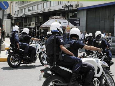 Επιτέθηκαν σε αστυνομικούς που έκαναν έλεγχο για παραεμπόριο