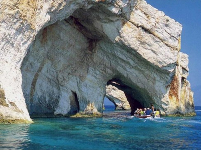 Βράχος τραυμάτισε 10χρονο Γάλλο στη Μήλο