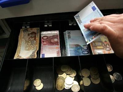 Τρέχουν να μαζέψουν τις ληξιπρόθεσμες οφειλές παρά τις εκλογές