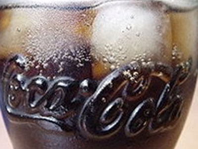 Αποσύρθηκαν «δηλητηριώδη» ποτήρια Coca Cola