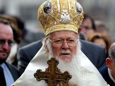 Ο Βαρθολομαίος καταδικάζει τον παρολίγο εμπρησμό της συναγωγής Χανίων