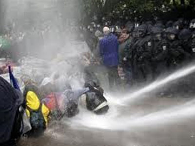 Απομακρύνθηκαν οι διαδηλωτές στη Γερμανία