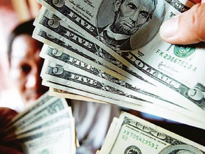 Αγγίζει τα χαμηλά έτους το δολάριο