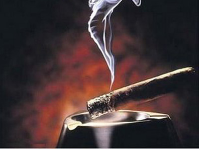 Τσιγάρο ατέλειωτο βαρύ η μοναξιά…