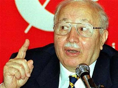 «Ολική επαναφορά» Ερμπακάν στην πολιτική