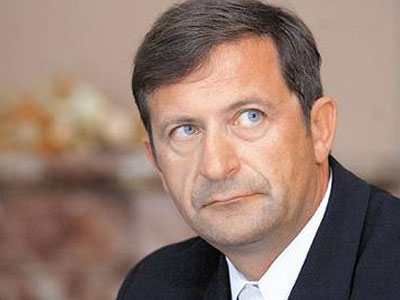 Υπουργός δικάζεται για κατάχρηση