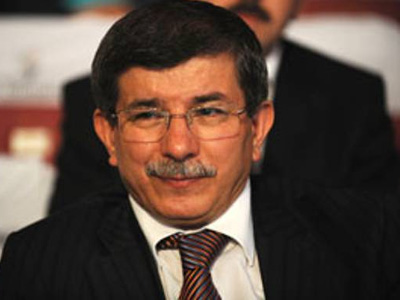 Α. Νταβούτογλου: Συζητάμε ακόμη και απόσυρση στρατευμάτων από Κύπρο