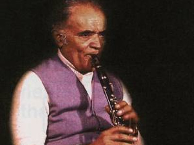 Και κλαρίνο και χωρίς επιδόματα