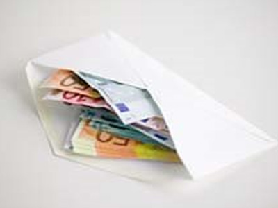 Παύση για τον «φακελάκια» γιατρό που αποκάλυψε η zougla.gr